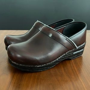 Women's Dansko Professional Clogs, maroon, size 39